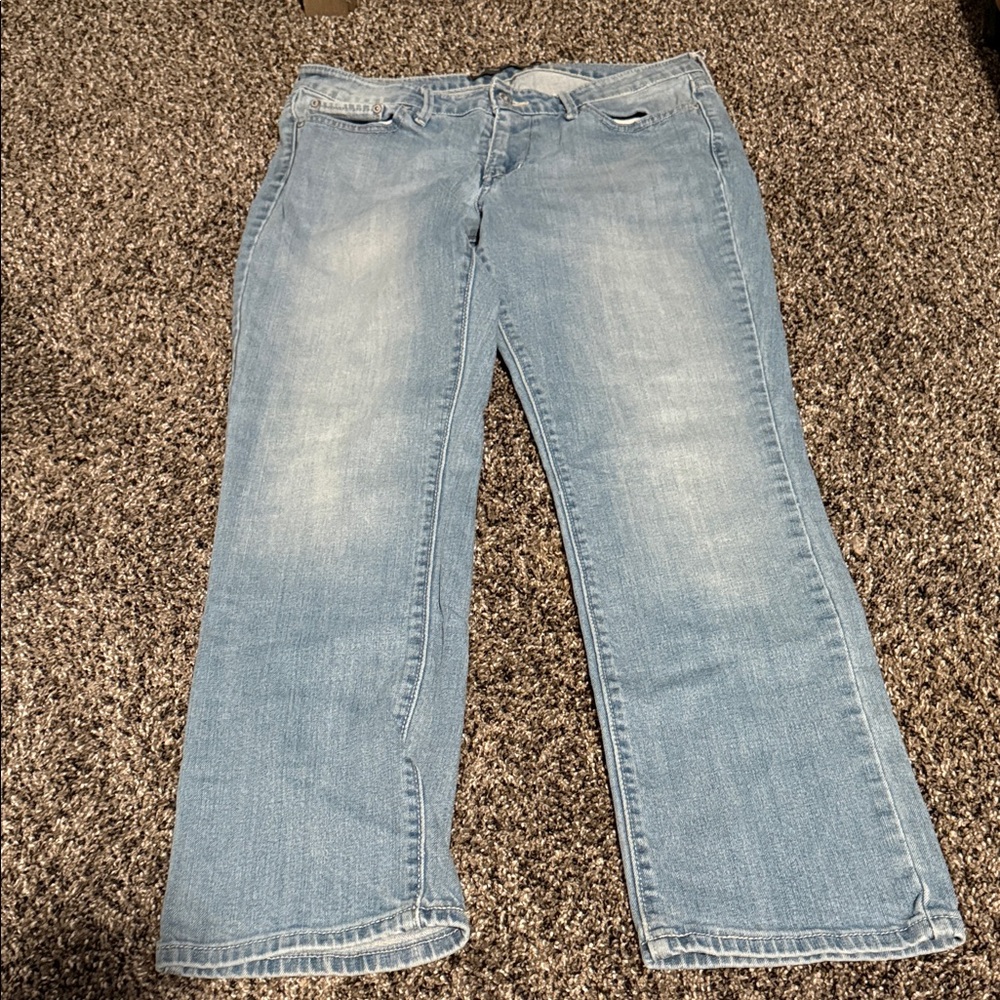 Levi's Women's Light Blue Straight Leg Jeans